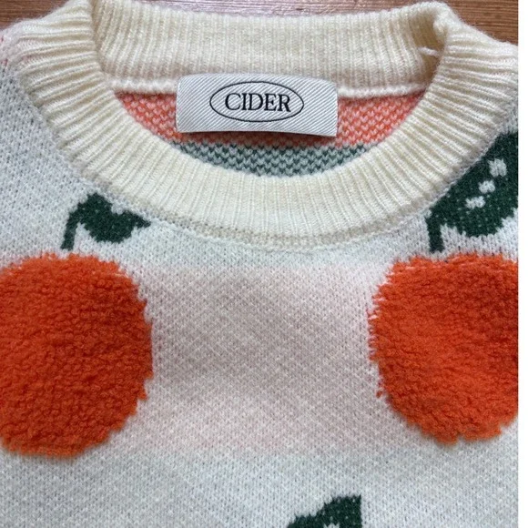 Cider Orange Fruit Sweater Women Cream Good Textured Pom Knit SIZE M/L - Picture 4 of 7